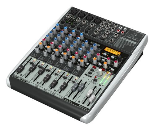 petite table de mixage Behringer